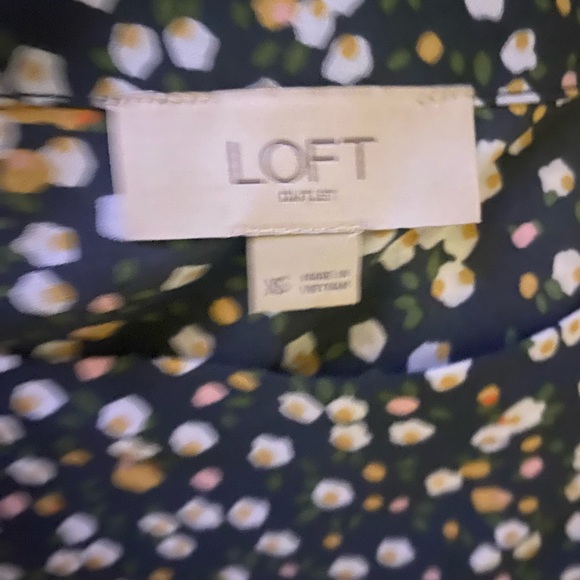 LOFT Grey and White Floral Blouse - Picture 3 of 3